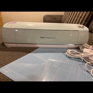 SOLD Cricut Explore Air 2 Mint bundle